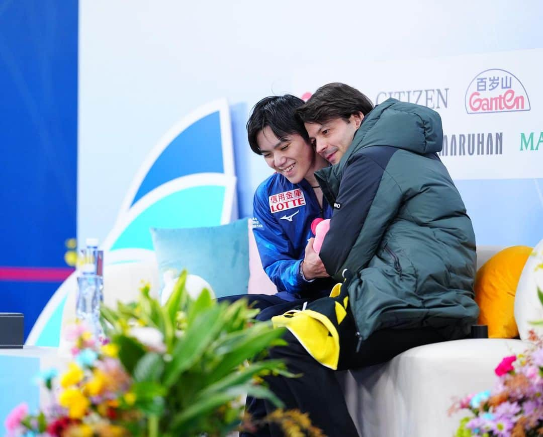 スポニチ写真部　公式のインスタグラム：「#宇野昌磨 #shomauno #ステファンランビエール #グランプリファイナル第1日 photo by @yoshiki_kogaito」