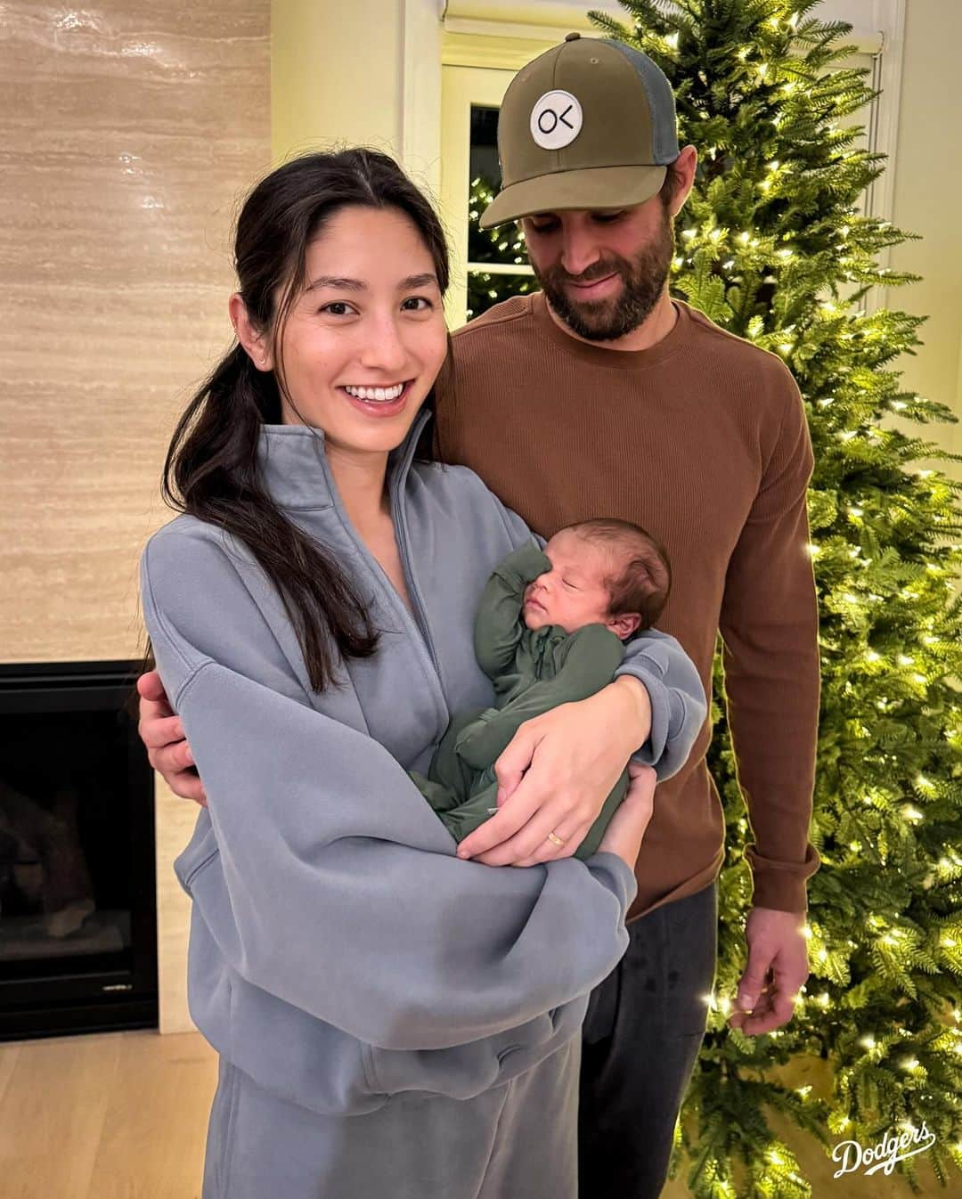 Los Angeles Dodgersさんのインスタグラム写真 - (Los Angeles DodgersInstagram)「Welcome to the world, Theo! Congratulations @mktaylor808 and @ctaylor_3 on the birth of your son.」12月8日 11時19分 - dodgers