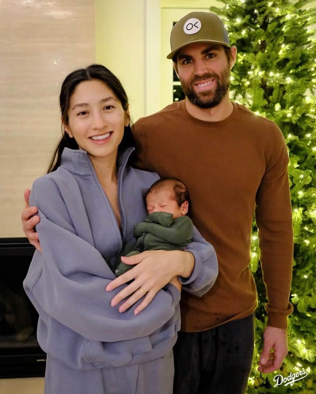 Los Angeles Dodgersのインスタグラム：「Welcome to the world, Theo! Congratulations @mktaylor808 and @ctaylor_3 on the birth of your son.」