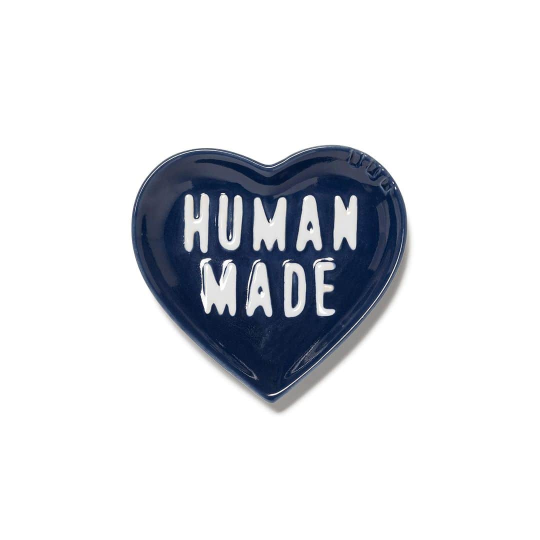 HUMAN MADEさんのインスタグラム写真 - (HUMAN MADEInstagram)「"HEART CERAMICS TRAY” will be available at 9th December 11:00am (JST) at Human Made stores mentioned below.  12月9日AM11時より、"HEART CERAMICS TRAY” が HUMAN MADE のオンラインストア並びに下記の直営店舗にて発売となります。  [取り扱い直営店舗 - Available at these Human Made stores] ■ HUMAN MADE ONLINE STORE ■ HUMAN MADE OFFLINE STORE ■ HUMAN MADE HARAJUKU ■ HUMAN MADE SHIBUYA PARCO ■ HUMAN MADE 1928 ■ HUMAN MADE SHINSAIBASHI PARCO ■ HUMAN MADE SAPPORO  *在庫状況は各店舗までお問い合わせください。 *Please contact each store for stock status.  ハートを象った、セラミックトレイ。ジュエリートレイなどにも使えるアイテムです。  一点一点手作業で着彩しているので、個体差がございます。予めご了承ください。  Heart-shaped ceramic tray that can be used for  displaying jewelry, pins and other small accessories.  *Please be aware that each product differs slightly in terms of texture due to the hand-painting.」12月8日 11時21分 - humanmade