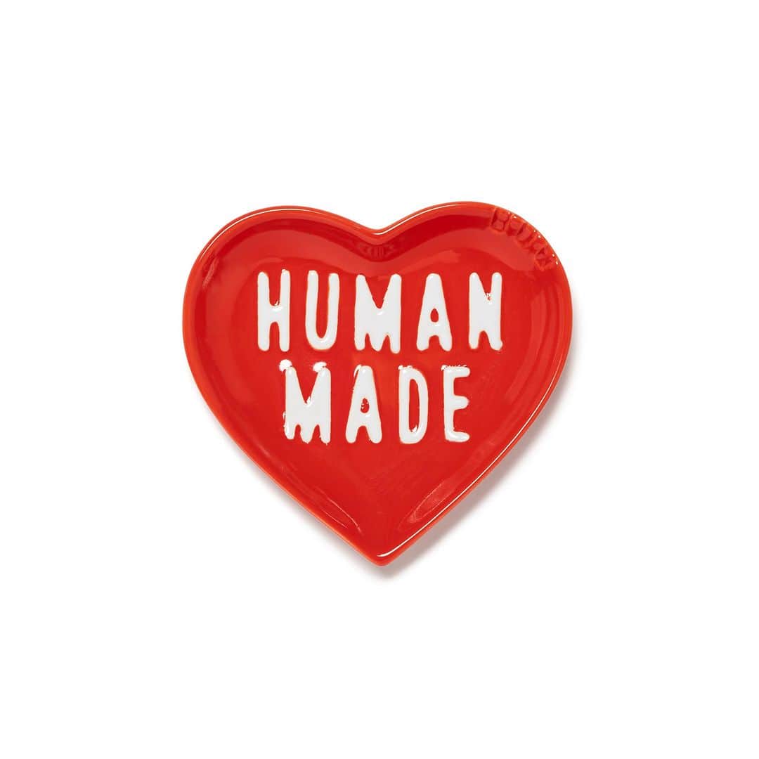 HUMAN MADEさんのインスタグラム写真 - (HUMAN MADEInstagram)「"HEART CERAMICS TRAY” will be available at 9th December 11:00am (JST) at Human Made stores mentioned below.  12月9日AM11時より、"HEART CERAMICS TRAY” が HUMAN MADE のオンラインストア並びに下記の直営店舗にて発売となります。  [取り扱い直営店舗 - Available at these Human Made stores] ■ HUMAN MADE ONLINE STORE ■ HUMAN MADE OFFLINE STORE ■ HUMAN MADE HARAJUKU ■ HUMAN MADE SHIBUYA PARCO ■ HUMAN MADE 1928 ■ HUMAN MADE SHINSAIBASHI PARCO ■ HUMAN MADE SAPPORO  *在庫状況は各店舗までお問い合わせください。 *Please contact each store for stock status.  ハートを象った、セラミックトレイ。ジュエリートレイなどにも使えるアイテムです。  一点一点手作業で着彩しているので、個体差がございます。予めご了承ください。  Heart-shaped ceramic tray that can be used for  displaying jewelry, pins and other small accessories.  *Please be aware that each product differs slightly in terms of texture due to the hand-painting.」12月8日 11時21分 - humanmade