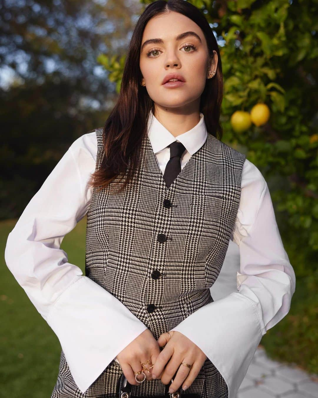 ルーシー・ヘイルさんのインスタグラム写真 - (ルーシー・ヘイルInstagram)「giving my best @diane_keaton for todays @hollywoodreporter Women in Entertainment breakfast in @dior 🖤  📷: @claireleahy  @mollyddickson  @fionastiles  @hairbyjohnd」12月8日 11時21分 - lucyhale