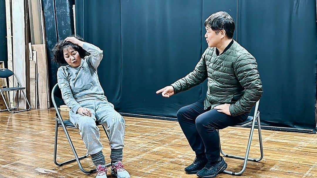 竹井亮介のインスタグラム：「#スラステ お稽古してます！ #野口かおる 氏とのシーン。」