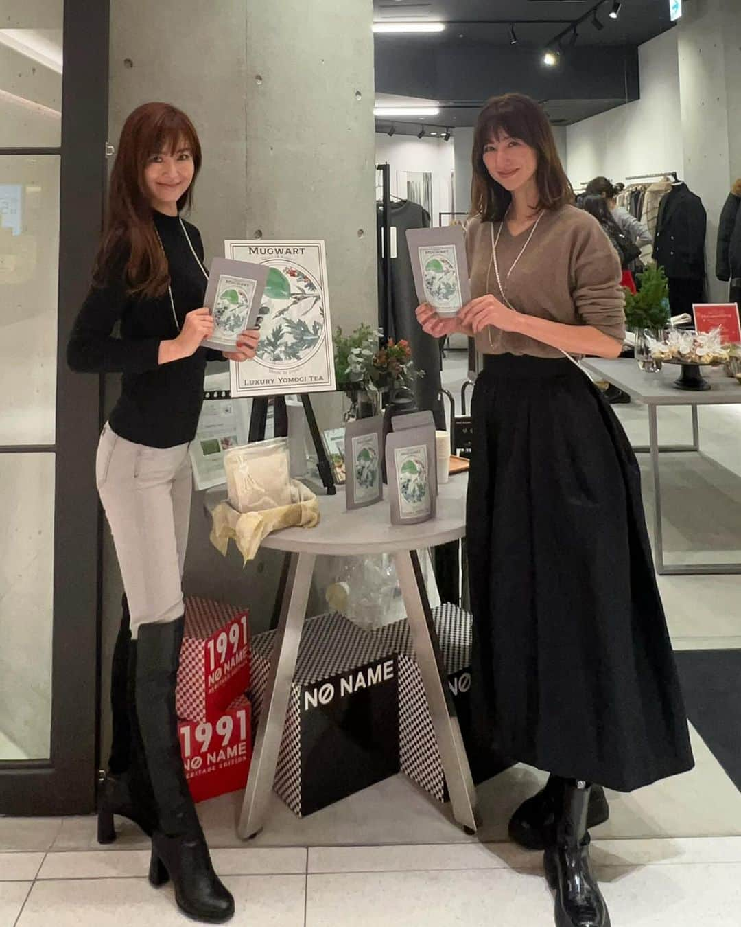 原志保さんのインスタグラム写真 - (原志保Instagram)「今日は、 @pdst.jp にて開催されているPOP UP SHOPに @maeyuka ゆかちゃんと行ってきました🙋‍♀️  今日から12月10日まで、  @maenorichang マエノリさんの @maisonmaenori のジャケットやワンピース  @keiko_ashida 桂子ちゃんのラグジュアリーよもぎティの試飲と販売  @27.allen_miho みほちゃんのジュエリー  @ariko418 アリコさんの割烹着  @malama_place のハワイアンスコーン(こちらは今日まで)  が販売されています💁‍♀️  ご本人にも会えるチャンス✨  期間中、桂子ちゃんのラグジュアリーよもぎティを3つお買い上げの方に一つプレゼント🎁  この週末、是非、お出かけくださいね🫶  詳しくは、ゲリラライブをご覧下さい❣️  桂子ちゃんやゆかちゃんのインスタで見ていたモデルさんが大集結✨  全員揃うと圧巻です😍  #popupshop  #PASSAGEDUSTOCKMAN #maisonmaenori #メゾンマエノリ #ラグジュアリーよもぎティ #27allen #model」12月8日 20時45分 - shihohara