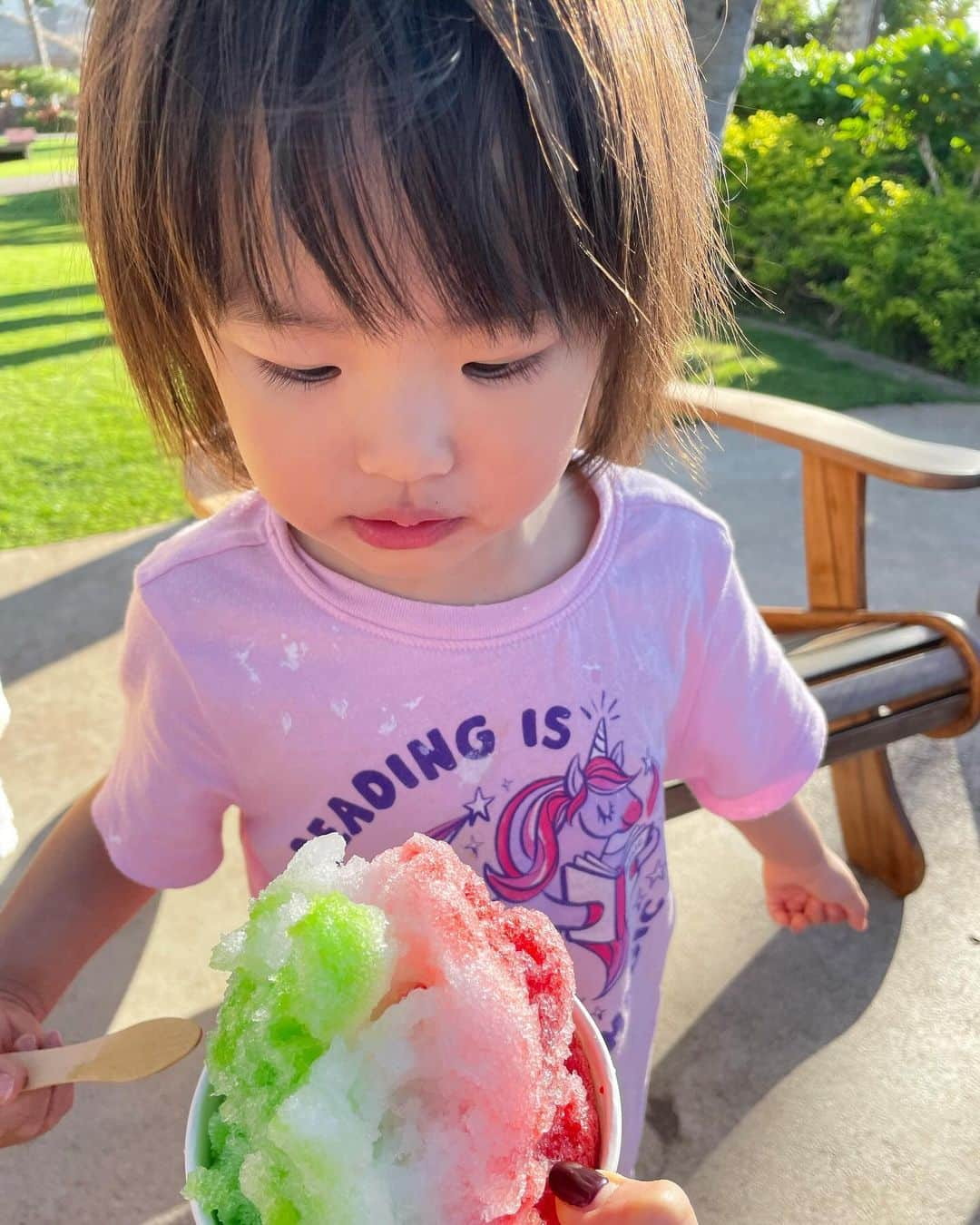 加藤章太郎のインスタグラム：「. 今日はビーチでのんびり そろそろハワイの旅が終わりに近づいています😢  #koolina #beach #sunset #hawaiitrip #hawaii #familytrip #vacation #aloha #lovemydaughter」