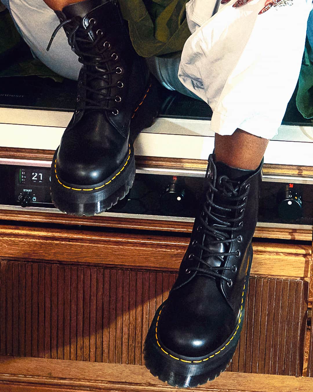 ドクターマーチンのインスタグラム：「This holiday season strap on a pair of Jadon boots. Subvert every tradition and celebrate your way. Leave a comment and tell us how you amp up your party outfit.   Available via the link in bio.」