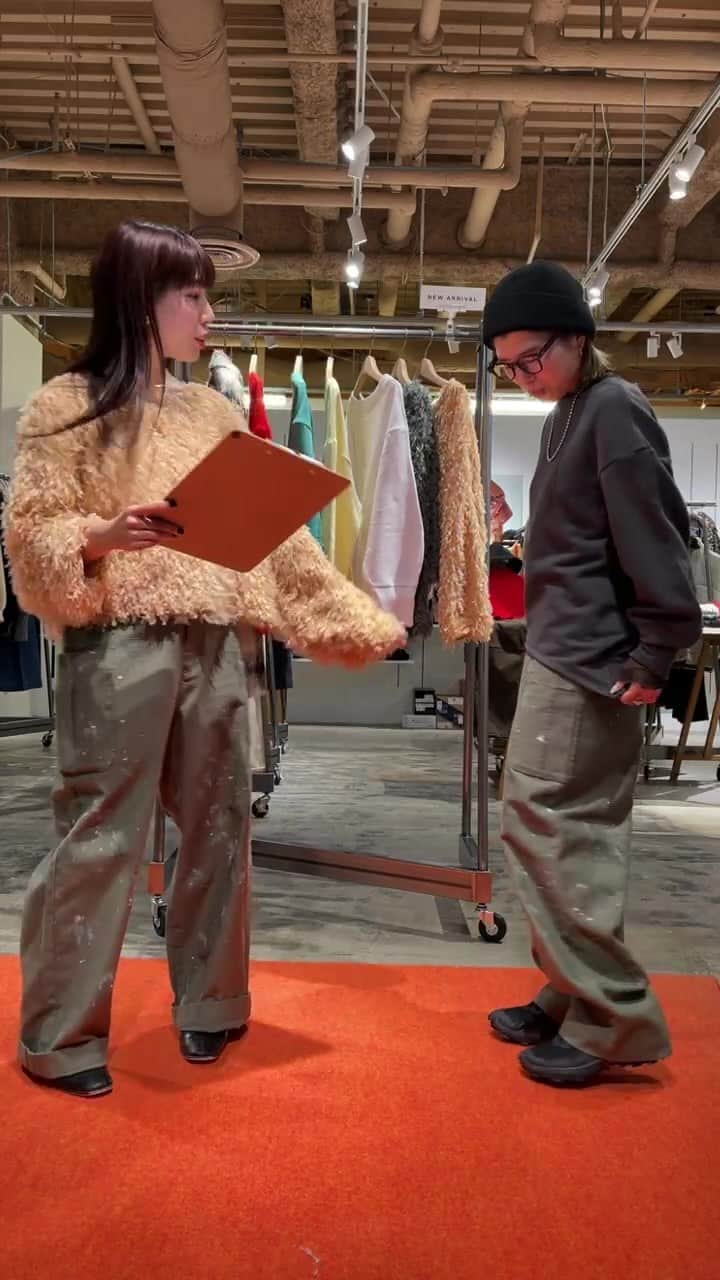 ジョンブルのインスタグラム：「新潟店インスタライブ！ レディースのおすすめアイテムのご紹介。  📢イベントのお知らせ ■アウターフェア 12/1(金)〜14(木)の期間中アウターお買い上げの方はアプリポイント1000pプレゼント！  ■新潟店JOHNBULL春夏コレクション受注会  12/15.16.17.18の4日間限定でJOHNBULL春夏コレクションの受注会を新潟店で行います！」