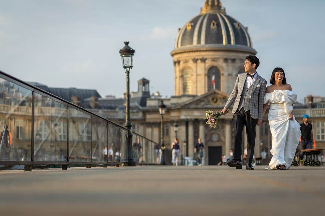 ラヴィ•ファクトリーさんのインスタグラム写真 - (ラヴィ•ファクトリーInstagram)「. Wherever you love, with loved one. Every single photo connects us to many lives.  —————— @paris_laviephotography  Photographer: @s.a.o.r.i_photography  AREA:PARIS #ラヴィファクトリーパリ #パリ ——————  @laviefactory #laviefactory #ラヴィファクトリー   家族写真>>> @laviecouleur_official  . #wedding #weddingphotography  #結婚写真 #ウェディング #ウェディングフォト #ロケーションフォト #前撮り #フォトウェディング #ヨーロッパ前撮り #パリ前撮り」12月8日 21時01分 - laviefactory