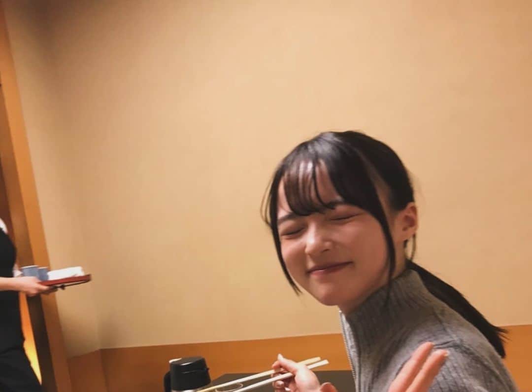 坂巻有紗さんのインスタグラム写真 - (坂巻有紗Instagram)「笑うと目がなくなる系の人です坂巻🐜 家族とご飯食べてきました！！✨ ご飯食べてる時って本当幸せです〜 これからもたくさん食べたいので色々頑張ります🙆‍♀️🙆‍♀️🙆‍♀️  そして最近ハーフジップにハマっています🐜  #坂巻有紗 #ハーフジップ #fyp #00  #fashion」12月8日 21時05分 - sakamaki.alisa