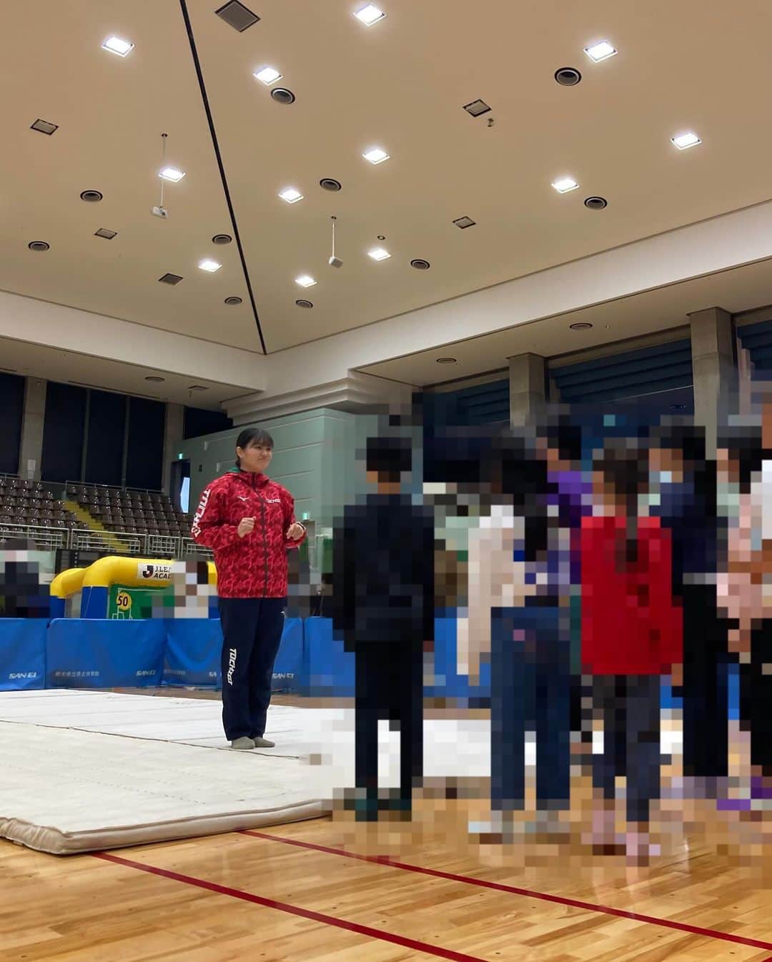 土橋ココさんのインスタグラム写真 - (土橋ココInstagram)「. 　　　　栃木県誕生150年記念 ⭐️こどもわくわくスポーツイベント⭐️ 　　　　in 栃木県立県北体育館  前回の県南体育館に続きたくさんの子ども達が 体操教室に参加してくれました🤸 子ども達と一緒に大好きな体操をすることができ、 スポーツの魅力や楽しさが伝わっていると嬉しいです🩵  イベント開催にあたりましてご尽力くださいました とちぎテレビ様、関係者の皆様に感謝申し上げます😌 ありがとうございました✨  写真撮ってくれた学生さんありがとうございました😌  #栃木県誕生150年記念  #子どもわくわくスポーツイベント #県北体育館 #体操#トランポリン #スポーツ#魅力#楽しさ」12月8日 21時07分 - niko_d.k