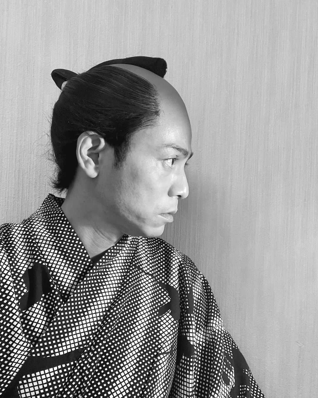 吉沢悠のインスタグラム：「． 2023年は、色んな役との出会いがありました。  まだ投稿出来ない役もいくつかあり、とても充実した1年でした。  今日は“一粒万倍日の大安“で、とても良い日なんですってね。  そして“冬至“に向けて、断捨離したり整理しておくと、2024年がより良い氣が入ってくるそうです。や  修練を怠らず、12月を過ごしていこうと思います。  #吉沢悠」