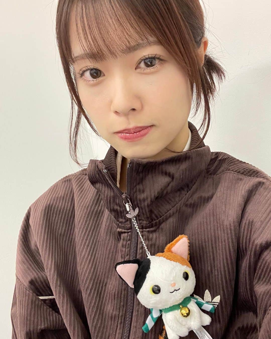小田えりなのインスタグラム：「かぶきにゃんたろう😽 ここにつけることで同じ景色を見ているという… こと‼️‼️‼️  #かぶきにゃんたろう」