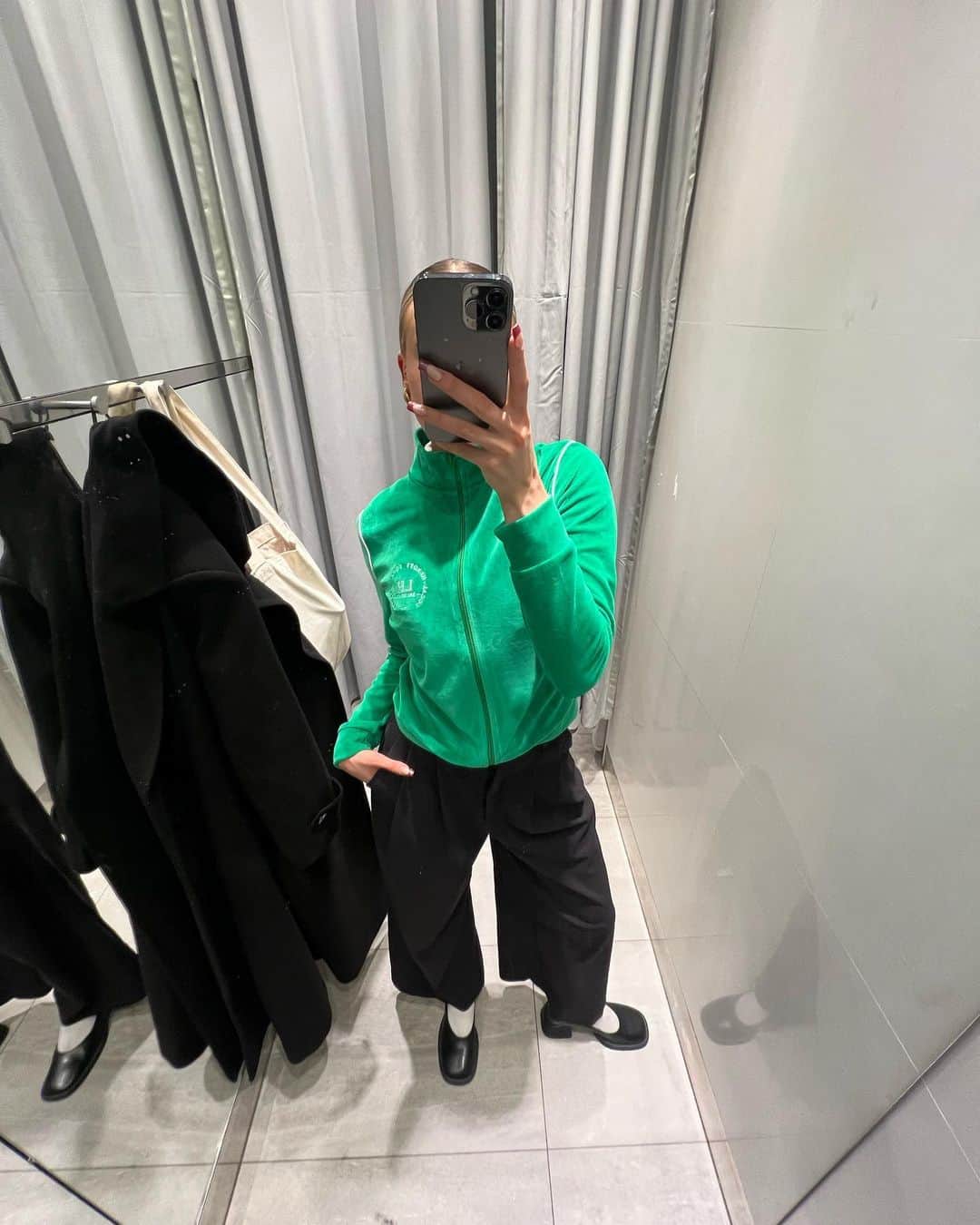 LOCAL HEROESさんのインスタグラム写真 - (LOCAL HEROESInstagram)「me x 0,5 = the best pic 🎱 / Rich Green Velour Zip Up」12月8日 21時14分 - localheroes