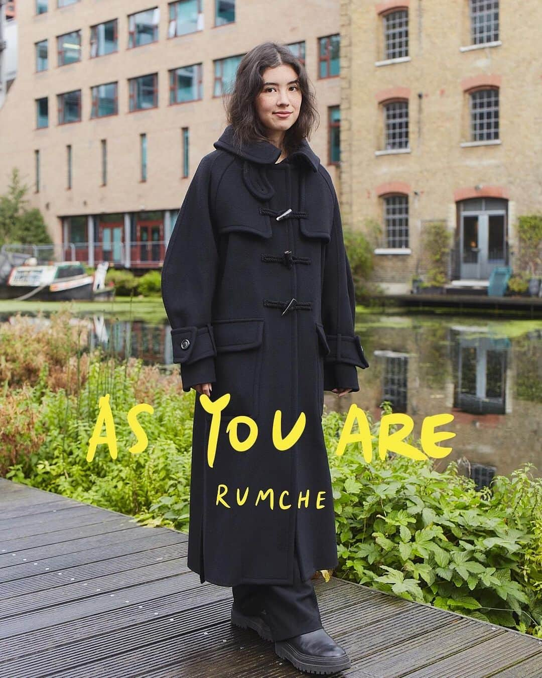 Rumchéさんのインスタグラム写真 - (RumchéInstagram)「-AS YOU ARE- 自分らしく、意志を持って生きる  時代や世代、性別や国境を超え、 自分のSTYLEを自由に楽しむ。  Be yourself and live with a will.  Over generations, gender, and border,  enjoy the freedom of your own style.  ••••••••••  Camille Liu fashion designer of @pariserstudio 🇬🇧  She wears : River Duffle Coat  Photo by @iizukamikito   #RUMCHE #AsYouAre #ChainOfWills #RUMCHE_SNAP」12月8日 21時22分 - rumche_official