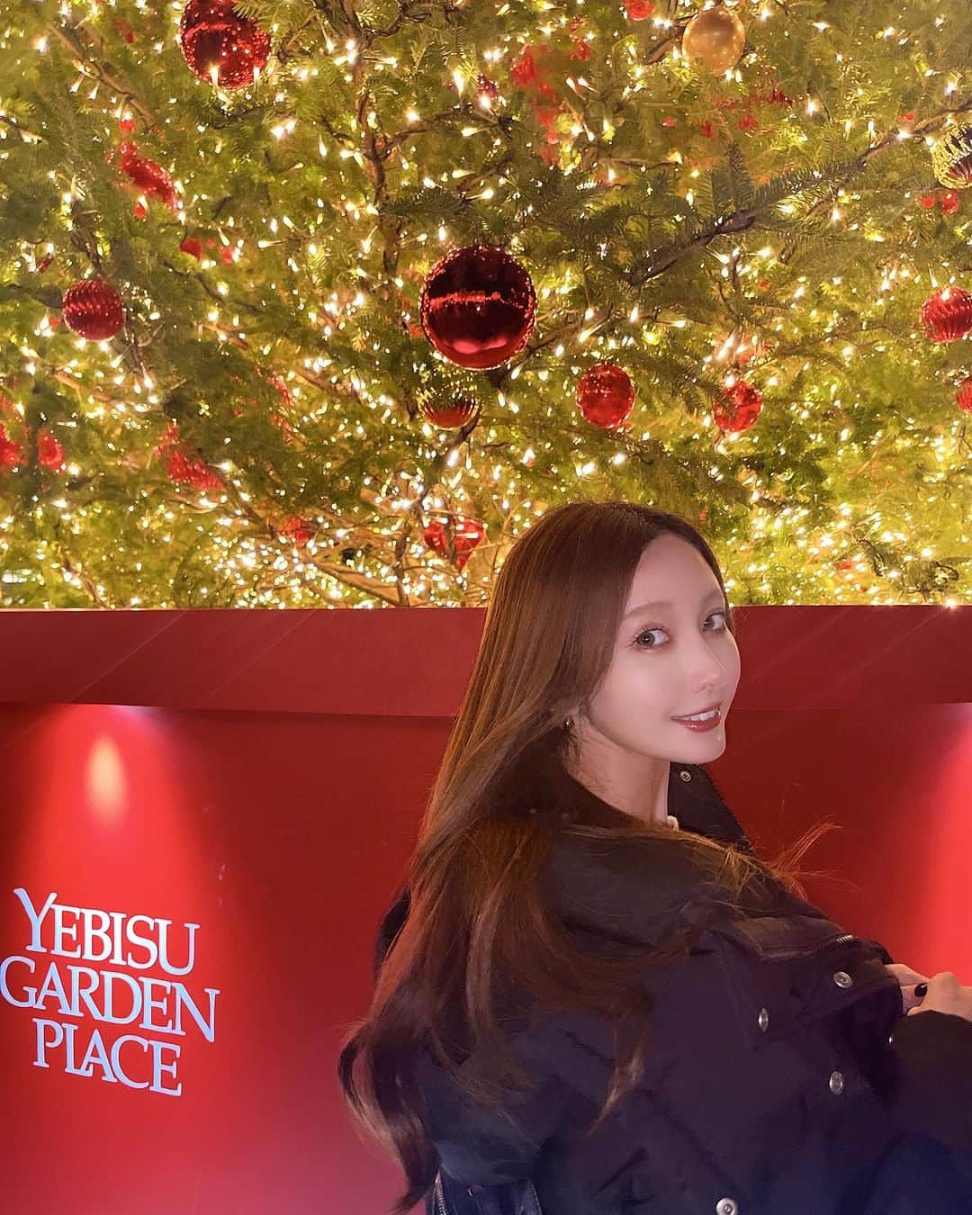浅香ななみのインスタグラム：「. 🎄♥️🌟 . . #xmastree #イルミネーション」