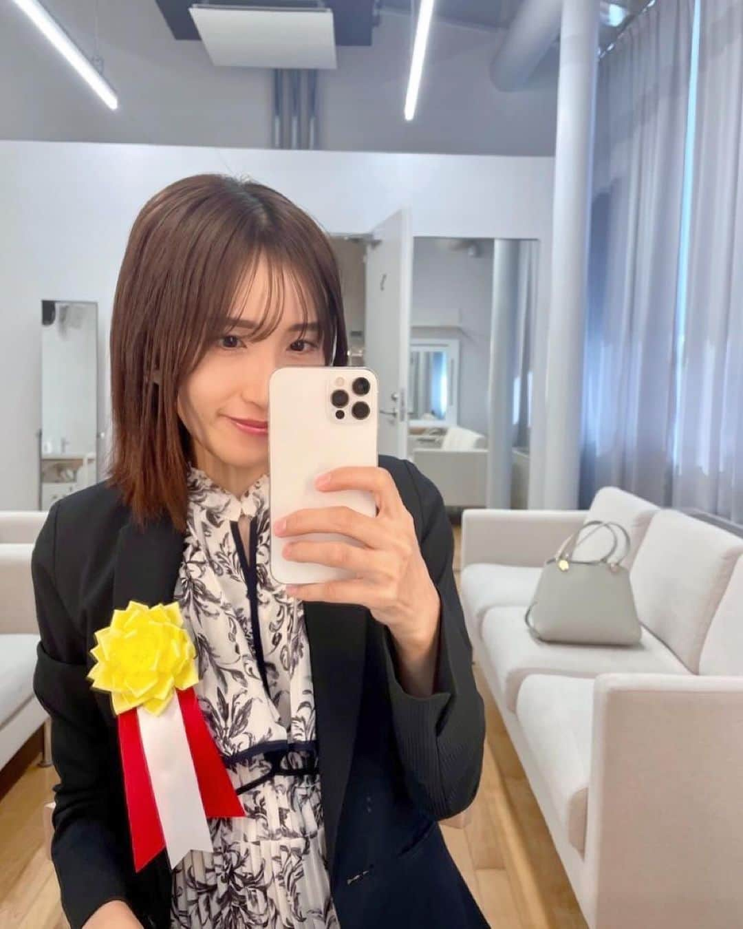 松浦彩さんのインスタグラム写真 - (松浦彩Instagram)「#selfie ⠀  1枚目　今日から年始の特番ロケがはじまりました🏠 2枚目　先日司会を務めさせていただいた式典の控え室で🫶🏻  年末年始に向けてかけぬけつつ、みなさまも体調崩さぬようお気をつけくださいね🌼  ⠀ 出演情報🎤  〖 クリスマスイベント2023 in フローラ 〗 ⏱12月16日（土）13:30-15:00 📍寒河江市 フローラSAGAE  毎年恒例♡じゅっきーくんたちとのクリスマス会🎅🏻 今年はチェリンと言霊戦士ヤンバイダーたちが遊びにいらしてくれます🥰  クリスマスケーキが当たるビンゴ大会も！ 一緒にひと足早いクリスマスを過ごしましょう🎄.*   ︎︎ 〖 NAGAI eSPORTS FESTA 2023 Winter 〗 ⏱12月17日（日）10:00-17:00 📍長井市 タスパークビル  今回はNe-st CUPに声優e-Sports部から白城なおさんが参戦！実況解説はおなじみの吉﨑智宏さん＆Rumadさんです✨️  eスポーツ初心者さんから玄人さんまで楽しめるコンテンツをご用意してお待ちしております🥰  #リポーター #tvreporter #イベントMC #yamagata #nagai   #フリーアナウンサー #アナウンサー #announcer #山形県 #長井市 #esports #eスポーツイベント」12月9日 12時00分 - ayamatsuura.s