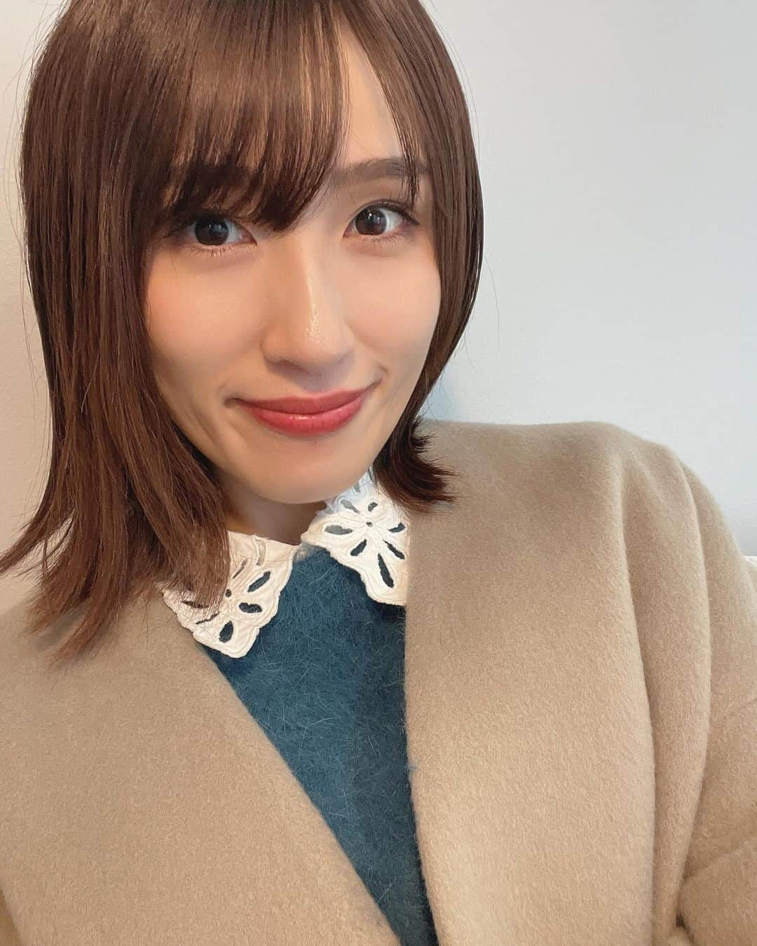 松浦彩さんのインスタグラム写真 - (松浦彩Instagram)「#selfie ⠀  1枚目　今日から年始の特番ロケがはじまりました🏠 2枚目　先日司会を務めさせていただいた式典の控え室で🫶🏻  年末年始に向けてかけぬけつつ、みなさまも体調崩さぬようお気をつけくださいね🌼  ⠀ 出演情報🎤  〖 クリスマスイベント2023 in フローラ 〗 ⏱12月16日（土）13:30-15:00 📍寒河江市 フローラSAGAE  毎年恒例♡じゅっきーくんたちとのクリスマス会🎅🏻 今年はチェリンと言霊戦士ヤンバイダーたちが遊びにいらしてくれます🥰  クリスマスケーキが当たるビンゴ大会も！ 一緒にひと足早いクリスマスを過ごしましょう🎄.*   ︎︎ 〖 NAGAI eSPORTS FESTA 2023 Winter 〗 ⏱12月17日（日）10:00-17:00 📍長井市 タスパークビル  今回はNe-st CUPに声優e-Sports部から白城なおさんが参戦！実況解説はおなじみの吉﨑智宏さん＆Rumadさんです✨️  eスポーツ初心者さんから玄人さんまで楽しめるコンテンツをご用意してお待ちしております🥰  #リポーター #tvreporter #イベントMC #yamagata #nagai   #フリーアナウンサー #アナウンサー #announcer #山形県 #長井市 #esports #eスポーツイベント」12月9日 12時00分 - ayamatsuura.s