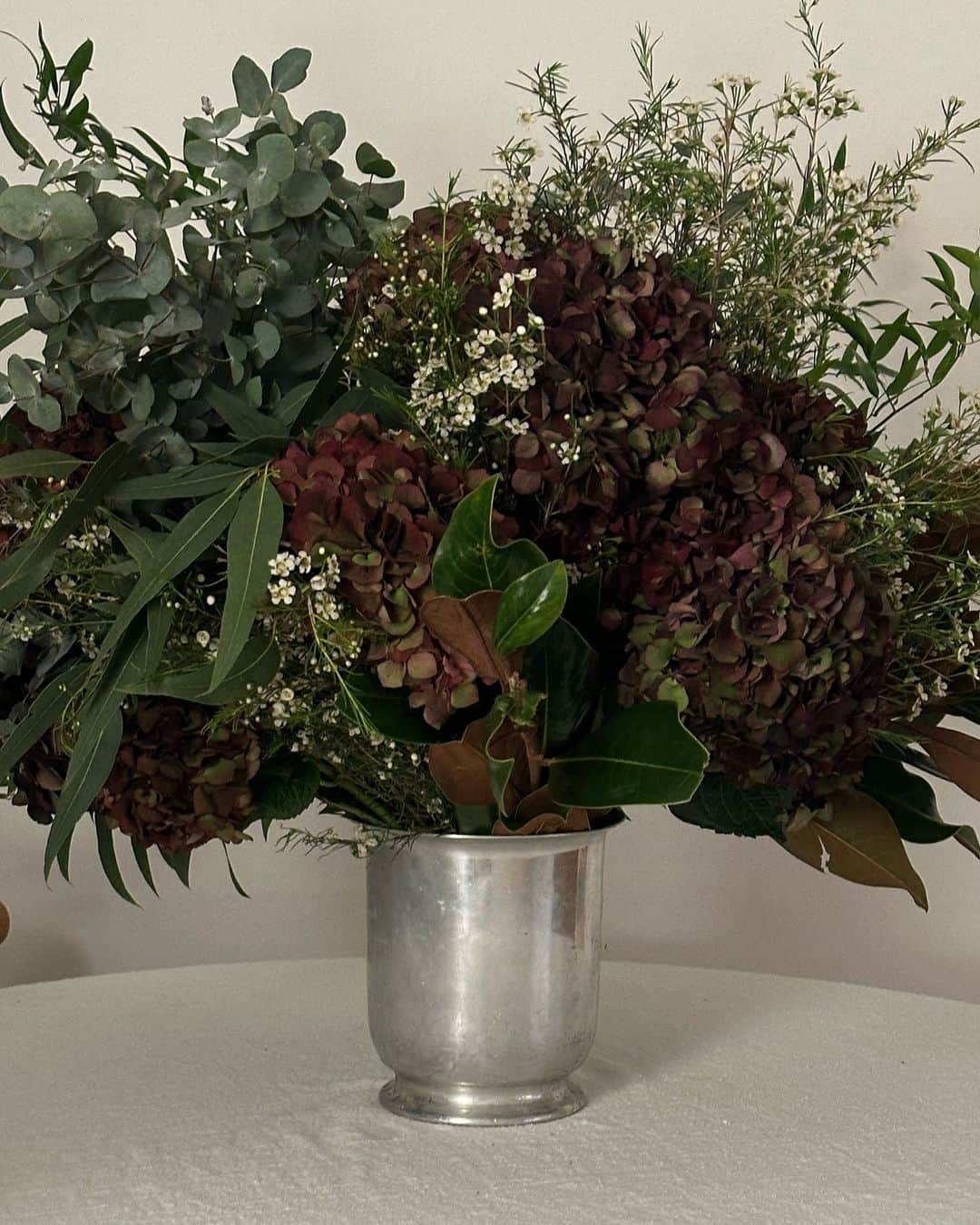 Mathilde Goehlerのインスタグラム：「Friday flowers 🥺❤️」