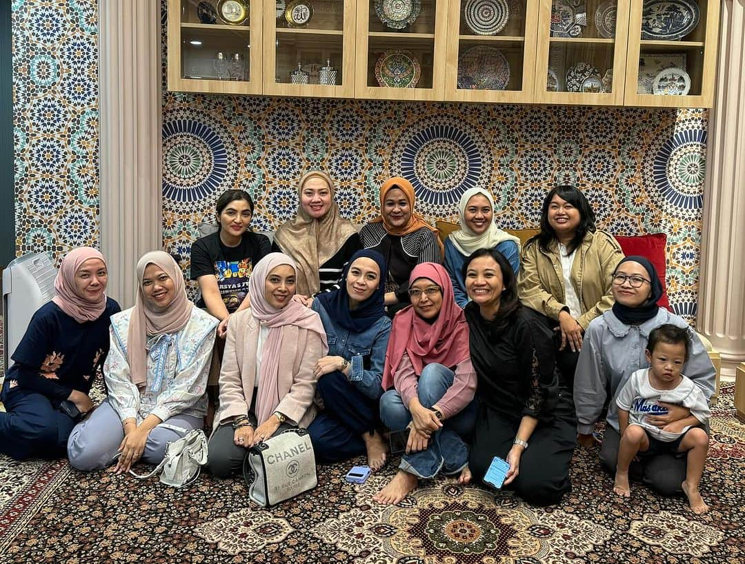 Ashantyさんのインスタグラム写真 - (AshantyInstagram)「Playdate sama temen sekelas @arsya.hermansyah disekolah.. niat cuma playdate aja ehh arsya minta tiup lilin sama temen2 nya padahal bday nya udah sebulan yg lalu😀 makasih yaa moms G1A kesayangan yg baik2 hati, dan makasih temen2 Arsya atas waktu nyaa🙏😍 Saranghaeo♥️  Lovely Decoration @harvestdecoration @tntproductionpku」12月8日 21時39分 - ashanty_ash