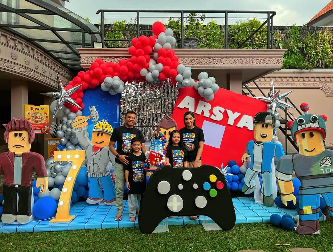 Ashantyさんのインスタグラム写真 - (AshantyInstagram)「Playdate sama temen sekelas @arsya.hermansyah disekolah.. niat cuma playdate aja ehh arsya minta tiup lilin sama temen2 nya padahal bday nya udah sebulan yg lalu😀 makasih yaa moms G1A kesayangan yg baik2 hati, dan makasih temen2 Arsya atas waktu nyaa🙏😍 Saranghaeo♥️  Lovely Decoration @harvestdecoration @tntproductionpku」12月8日 21時39分 - ashanty_ash