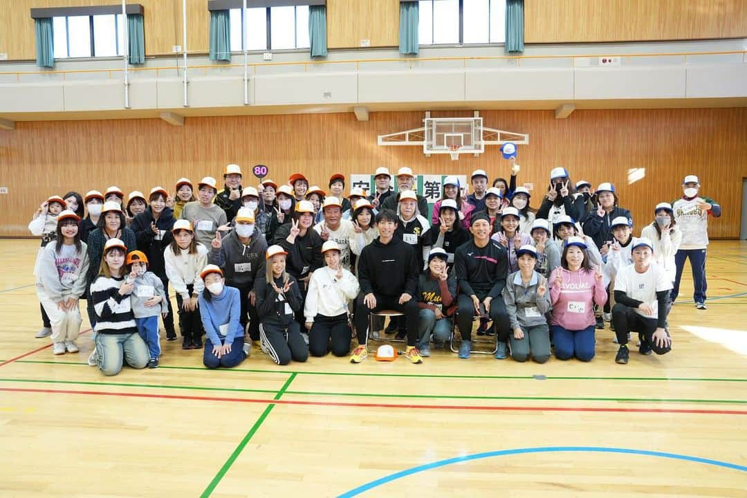 川﨑宗則さんのインスタグラム写真 - (川﨑宗則Instagram)「ムネポンの初の運動会💪🏃🏀⚾️🪵めっちゃ笑ったし、転んだし🤣楽しかった！チェストクルーメンバーも来てくれて🥹ありがとう😊県外からも✈️🚄🚗大変な移動でしたが、ありがとうございました🙇‍♂️🙇‍♂️来年はまたパワーアップ⤴️した運動会やりたいにゃ🦹🏻‍♂️🦹‍♀️お茶🍵☕️会もやりたい🦸‍♀️みんな身体には気をつけてね！チェチェチェチェスト！」12月8日 21時46分 - mune.kawasaki.official