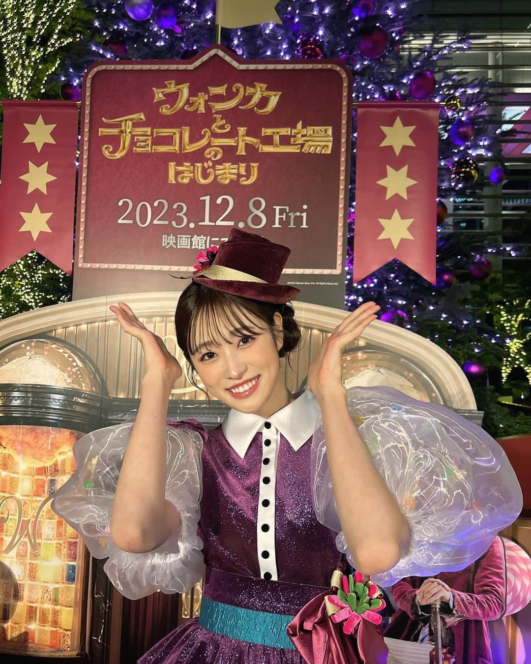 髙橋ひかるのインスタグラム：「⁡ 映画「ウォンカとチョコレート工場のはじまり」 12.8  本日より全国ロードショー🎞️ スラグワースさんの秘書ミス•ボンボンの声を演じさせていただきました。 夢を見る事、叶うと信じて努力するということに対し背中を押してくれる、ご覧になる方の心に希望の光を灯してくれるような作品です。 完全吹替版、字幕版ともにお楽しみください💛」