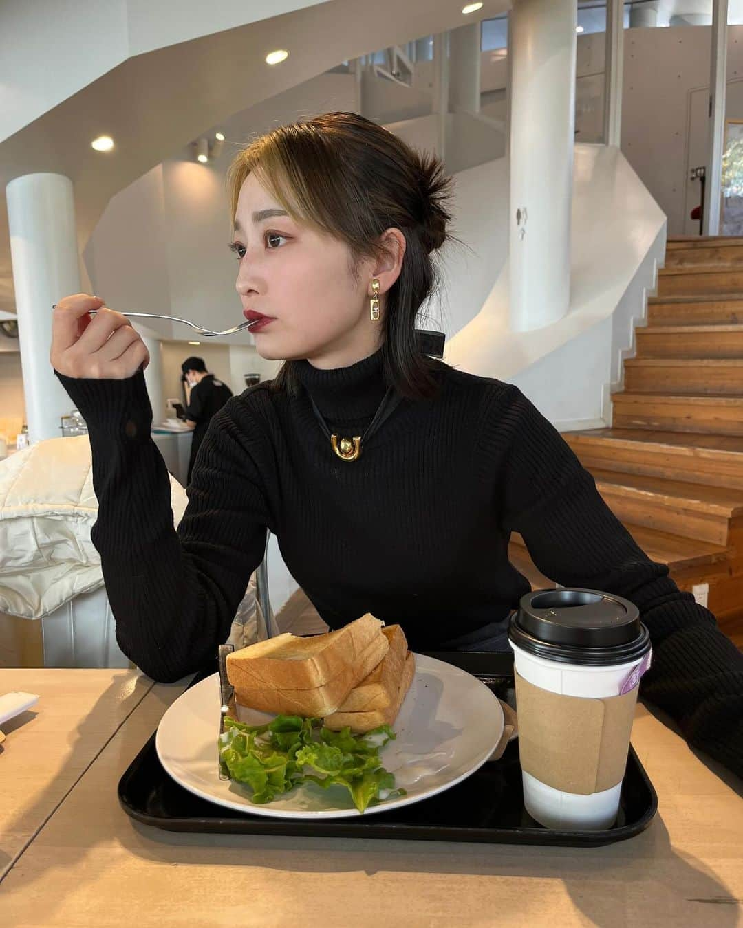 吉田南歩のインスタグラム：「今日はちょっと大人っぽスタイリング🌙」