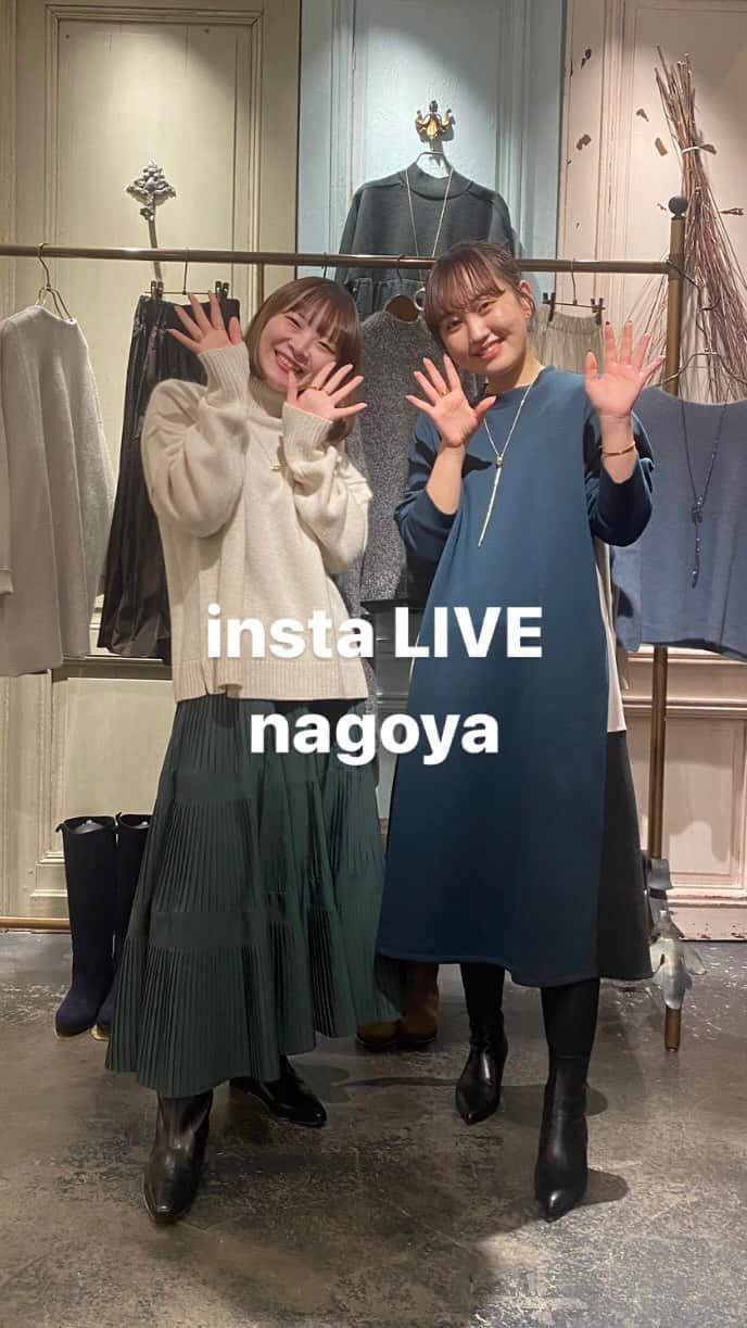 BEARDSLEY offcial instagramのインスタグラム：「【保存してお買い物の参考に✨】  12/8 Fri. 名古屋ラシック店から新作入荷アイテムをご紹介✨  @hn__bear 157cm @hzk_bear_ 157cm  ①後ろフレアバイカラーワンピース　¥22,000 ショートリバーコート　¥44,000  ②ホワイトヤクニット　¥33,000 プリーツティアードスカート　¥20,900  ③ニットドットマルワンピ　¥28,600 フォックスウールカーディガン　¥26,400  ④裾レースニット　¥24,200 タフタギャザースカート　¥23,100  ⑤ニットコンビワンピース　¥25,300  過去のインスタライブはこちらから▶︎ @beardsley.pr   #beardsley #ビアズリー #アウターコーデ #ショートコート #ニットワンピース #ワンピースコーデ #ワンピコーデ #ワンピ #フレアワンピース #バイカラー #ドット #ドットワンピース #カーディガンコーデ #スカート #スカートコーデ #プリーツスカート #ハイネックニット #ニット #ニットコーデ #冬コーディネート #大人女子コーデ #お出かけコーデ #30代ファッション #40代ファッション #50代ファッション #60代コーデ #リラックスコーデ #名古屋 #名古屋ラシック #栄」