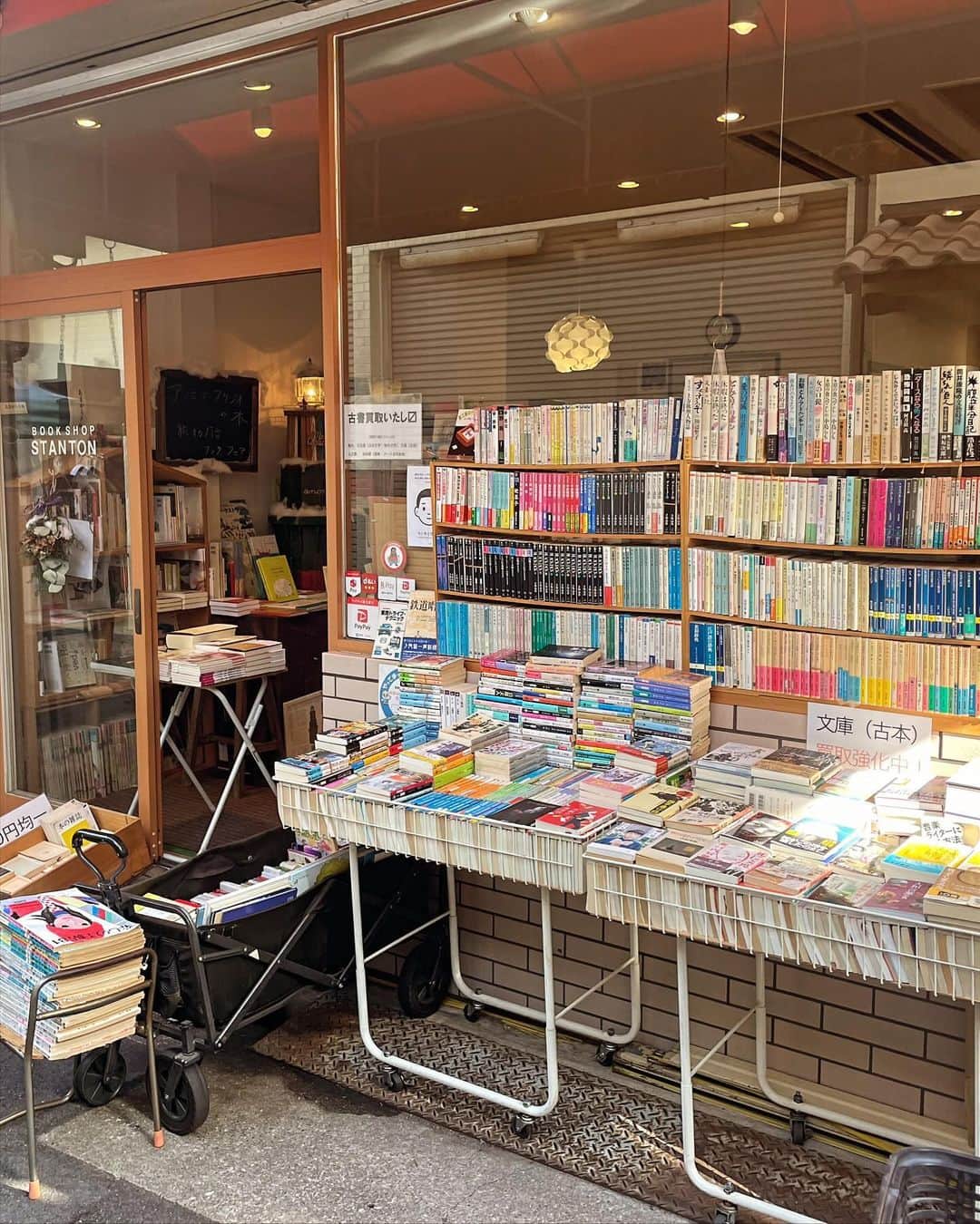 宮田麺児のインスタグラム：「collage 材料あつめで 本の店　スタントンへ  店長に　岡上淑子さんを　教えてもらいました。  めちゃくちゃ凄い。天才。  #古本#駒川中野#collage#岡上淑子」