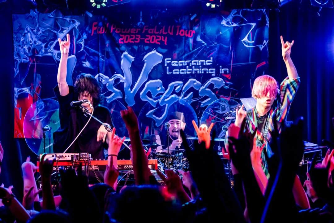 Fear, and Loathing in Las Vegasのインスタグラム：「最後の方むちゃくちゃ熱かったなぁ〜！！ また会える日を楽しみにしてる！！ ライブ終わりはゆっこに行って大ととのいしましたありがとう盛岡！  #FULLPOWERFALILVTOUR #MORIOKA #FearandLoathinginLasVegas #ライブ写真 #LIVEPHOTO  Photo by Viola Kam (V'z Twinkle)  /So」