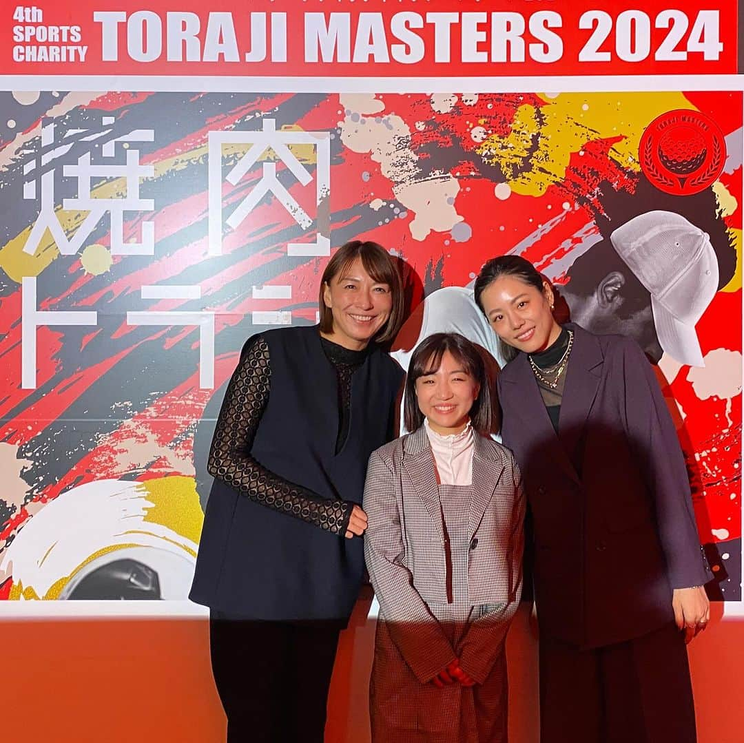 坪井保菜美さんのインスタグラム写真 - (坪井保菜美Instagram)「⛳️『トラジマスターズ 2024』 楽しみにしていたトラジコンペ🍖 素敵なメンバーと回れてとっても楽しかったです‼️ ありがとうございました🏌🏻‍♀️⭐︎ 久々なアスリートのお友達とも会えて嬉しかった🙌🏻 賞品が豪華すぎて目が飛び出ました👀💣💥 もらえるまでにはまだまだだなと燃えます燃えます🔥 大盛り上がりのトラジコンペは最高に楽しいです‼️  🗣️そんな様子が年明けTVでも放映されます📺 テレビ東京系6局ネット 2024年1月7日(日)16:00〜17:15  肉は最高🙌🏻 肉のためにまた頑張るぞ⛳️  @yakinikutoraji1995  #焼肉トラジ #トラジマスターズ #ゴルフ #アスリート #肉」12月8日 13時51分 - honamitsuboi