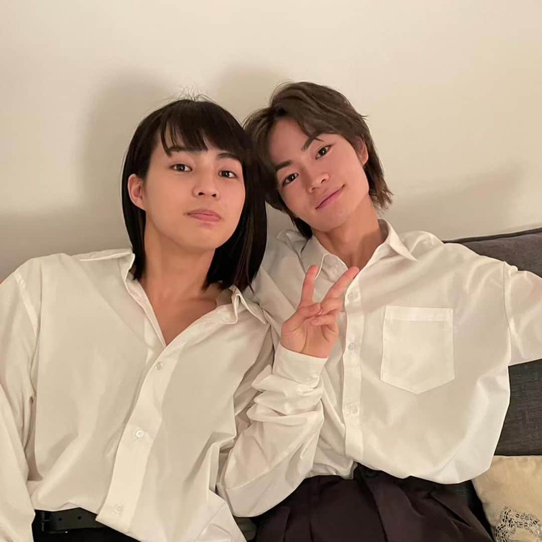 夫婦が壊れるときさんのインスタグラム写真 - (夫婦が壊れるときInstagram)「. ユキを失った玲矢 慎一郎が慰めているんでしょうか？ この2人の関係は今後どうなっていくのか…  オフショットは 仲良く✌️  【金曜ドラマDEEP】 #秘密を持った少年たち 🤫 第10話は 12月8日(金)24時40分放送👁️  TVer、Huluでは 毎週金曜深夜配信🎸  #佐藤海音 #西田至  #龍宮城 #大原優乃  #大東立樹 #大谷亮平  #秘密少年」12月8日 14時01分 - deepfriday_ntv