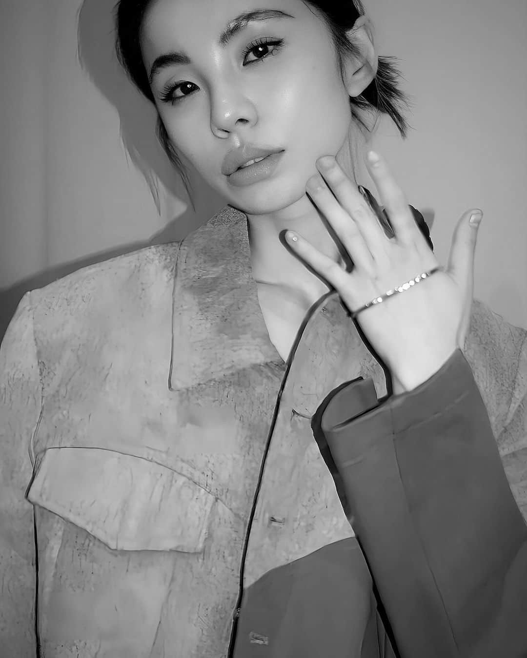 るうこさんのインスタグラム写真 - (るうこInstagram)「@gagan.jewelry 🖐️  アウター　@lamofiel_official   またもゆらちゃんからもらったメガネ これは似合っているだろうか💦  #るうこ私服」12月8日 13時56分 - rororuko