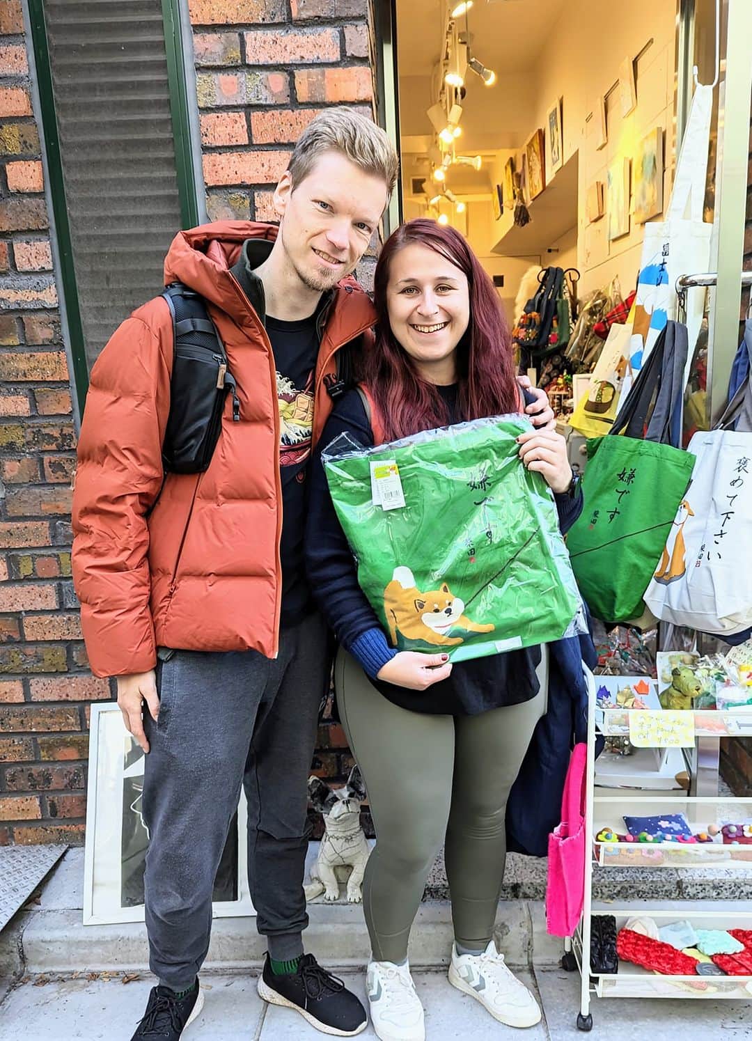 平井富子のインスタグラム：「A wonderful couple appears！  SloveniaからNikaさんとTilenさんがアンシャンテに、、  日本は2回目。3週間の予定で、京都、奈良、富士五湖や高野山など観光！日本の秋、楽しめましたね。  嫌です柴犬トートバッグを気に入って頂きました！ 可愛い〜  今夜、帰国とか。最後の日に来て頂き感謝です。 ３回目の日本、お待ちしています〜」