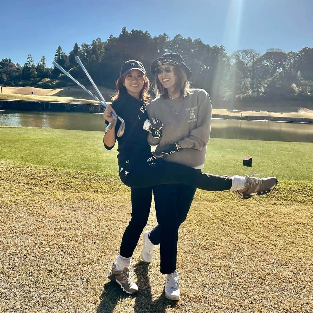 Aya（高本彩）さんのインスタグラム写真 - (Aya（高本彩）Instagram)「1ヶ月以上前からこの日を楽しみにしてた⛳️早朝スルーゴルフ⛳️メンバーは @eritsukimoto @mkanpi にまーさーかーのー @yuta_ozawa_official ‼️ 最高じゃないかー⛳️ かなり！かなり！！難しいコースだったけどめっちゃ勉強になったなぁ。。次回は暖かくなったらまたまわりましょう⛳️  #年内ラストゴルフかも#golf#ゴルフ」12月8日 14時51分 - aya_dream04