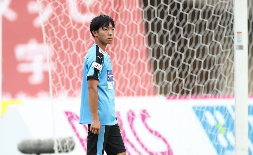 ROASSO KUMAMOTOのインスタグラム：「ロアッソ熊本トップチームの仲村 翔 副務が2023シーズンをもちまして退任することとなりました。 2017年から7年間、ありがとうございました。 なお、2024シーズンよりクリアソン新宿で副務を務めます。  💬「今シーズンでチームを離れることになりました。 2017年、右も左も分からない僕を受け入れてくれたクラブには本当に感謝してます。 マネージャーの僕にまで気をかけてくださるサポーターの方々もいて嬉しかったです。 最高のサポーター、最高の選手、最高のスタッフと共に過ごした7年は本当に幸せでした。 熊本に来て本当によかったです。 チームを離れますが、こんな人もいたな〜くらいでいいので覚えててもらえると嬉しいです笑。 7年間ありがとうございました！」」