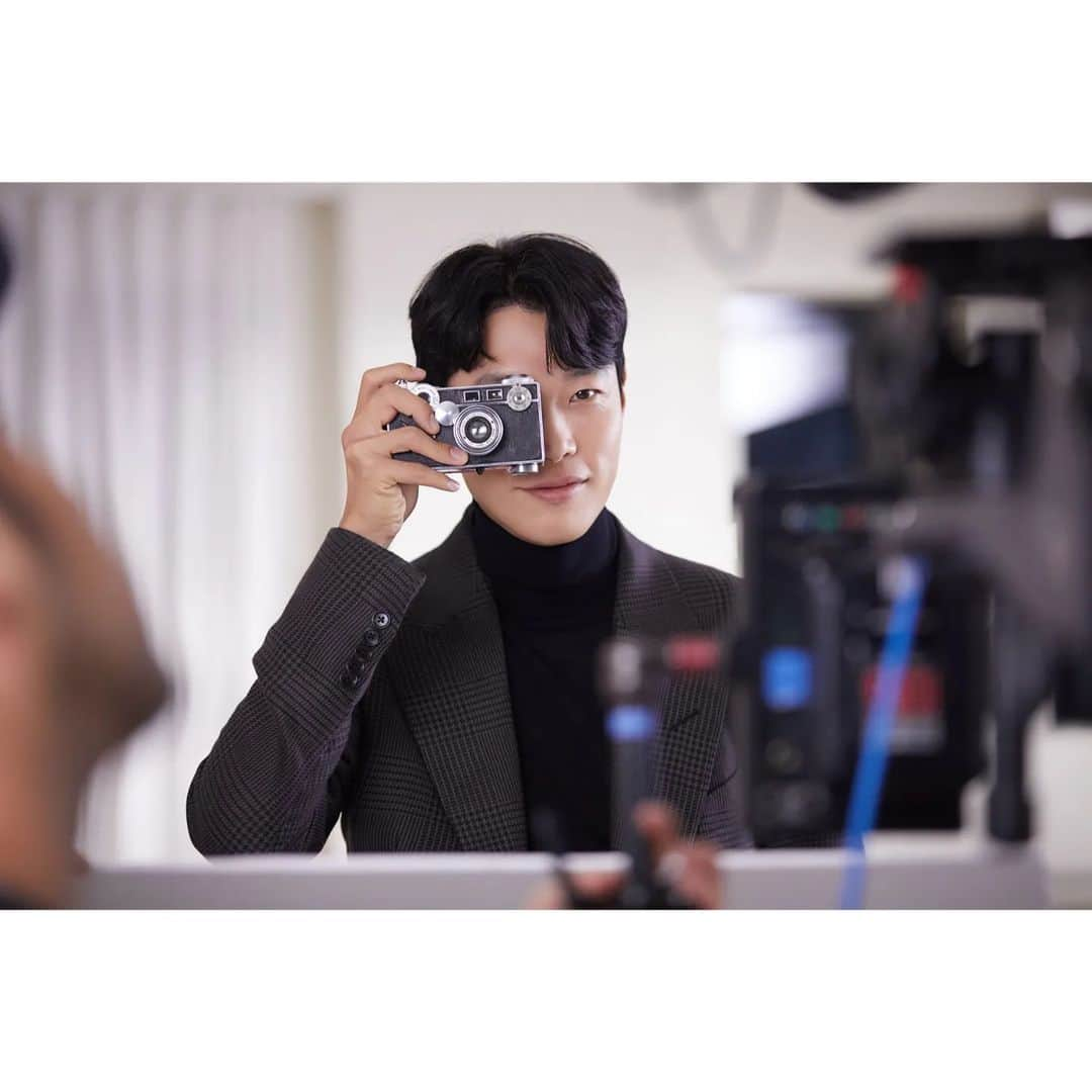 C-JeS エンタテイメントさんのインスタグラム写真 - (C-JeS エンタテイメントInstagram)「📍 열일하는 화보 장인 #류준열  류준열 매력에 퐁당 빠질 사람 손✋  귀엽고 멋있고 다 하는 PRO @ryusdb 의 모습을 한 번에 볼 수 있는 곳이 있다?!  화보 장인 류준열의 팔색조 매력을 담은 비하인드 공개 🔗 https://naver.me/xec1YzUu  #RYUJUNYEOL #씨제스타그램 #cjestagram」12月8日 15時19分 - cjes.tagram