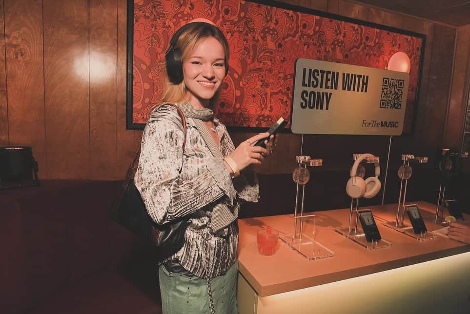 sonyさんのインスタグラム写真 - (sonyInstagram)「Wishing we could do last night all over again…Sony Sound Club with @samfischer was one for the books🎶 TALK ABOUT TALENT! Stay tuned for the next one you won’t want to miss it #SonySoundClub #ForTheMusic」12月8日 15時20分 - sonyelectronics