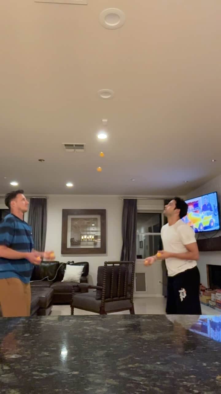 カルロス・リベイロのインスタグラム：「@carlosribeiro91 and I working on our halftime show for the Super Bowl!!!!」