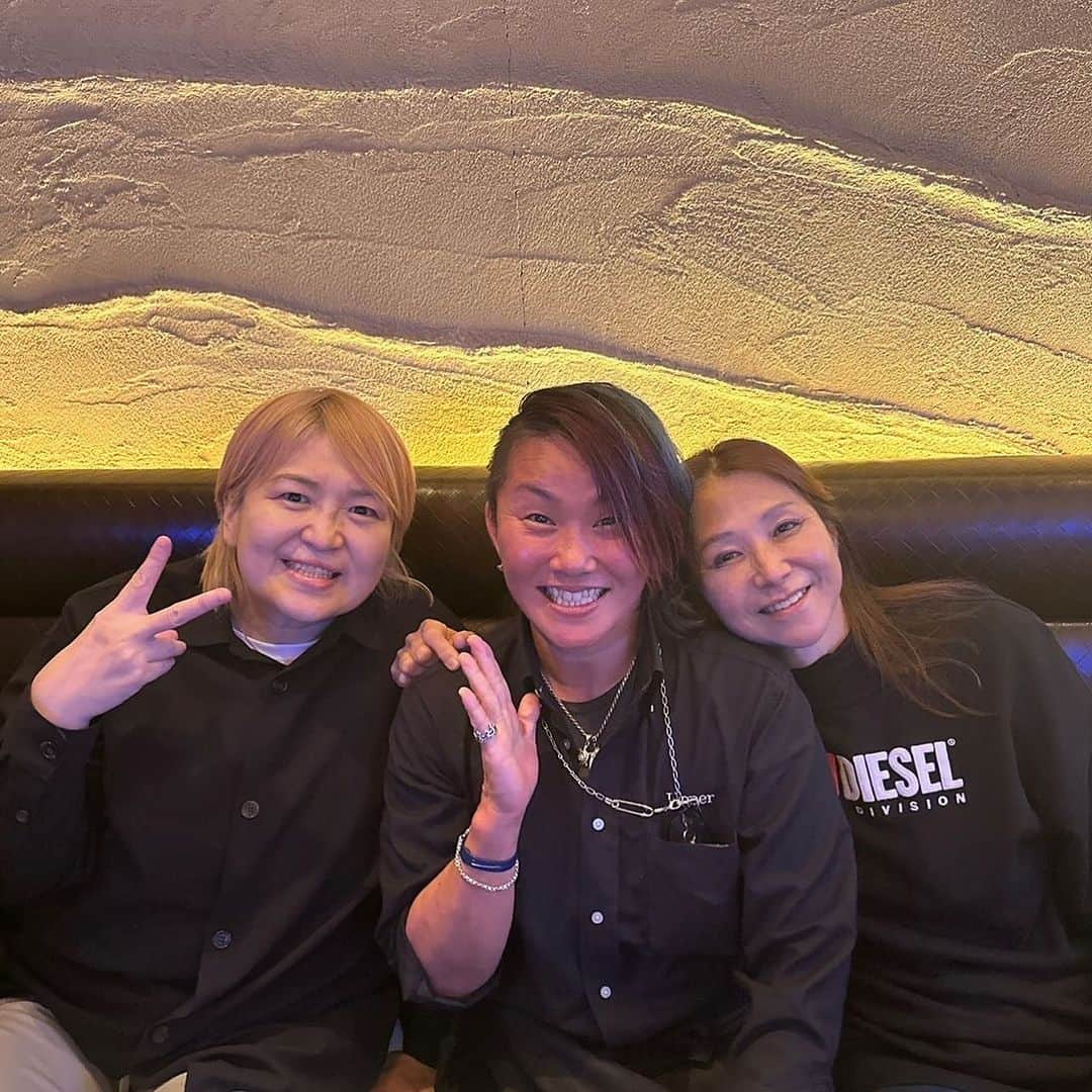 堀田祐美子さんのインスタグラム写真 - (堀田祐美子Instagram)「お世話になっている仁さんのお店Upperへ…  みっちゃん(ファイヤージェッツ)が居てビックリ！！  そんちゃん(加藤園子選手)ともプロレス話しができて楽しかった。  @yumiko_hotta  @t_hearts2020  #堀田祐美子 #yumikohotta  #prowrestling  #プロレス #womansprowrestling  #女子プロレス  #hearts82 #thearts  #upper  #浅香山部屋」12月8日 15時25分 - yumiko_hotta