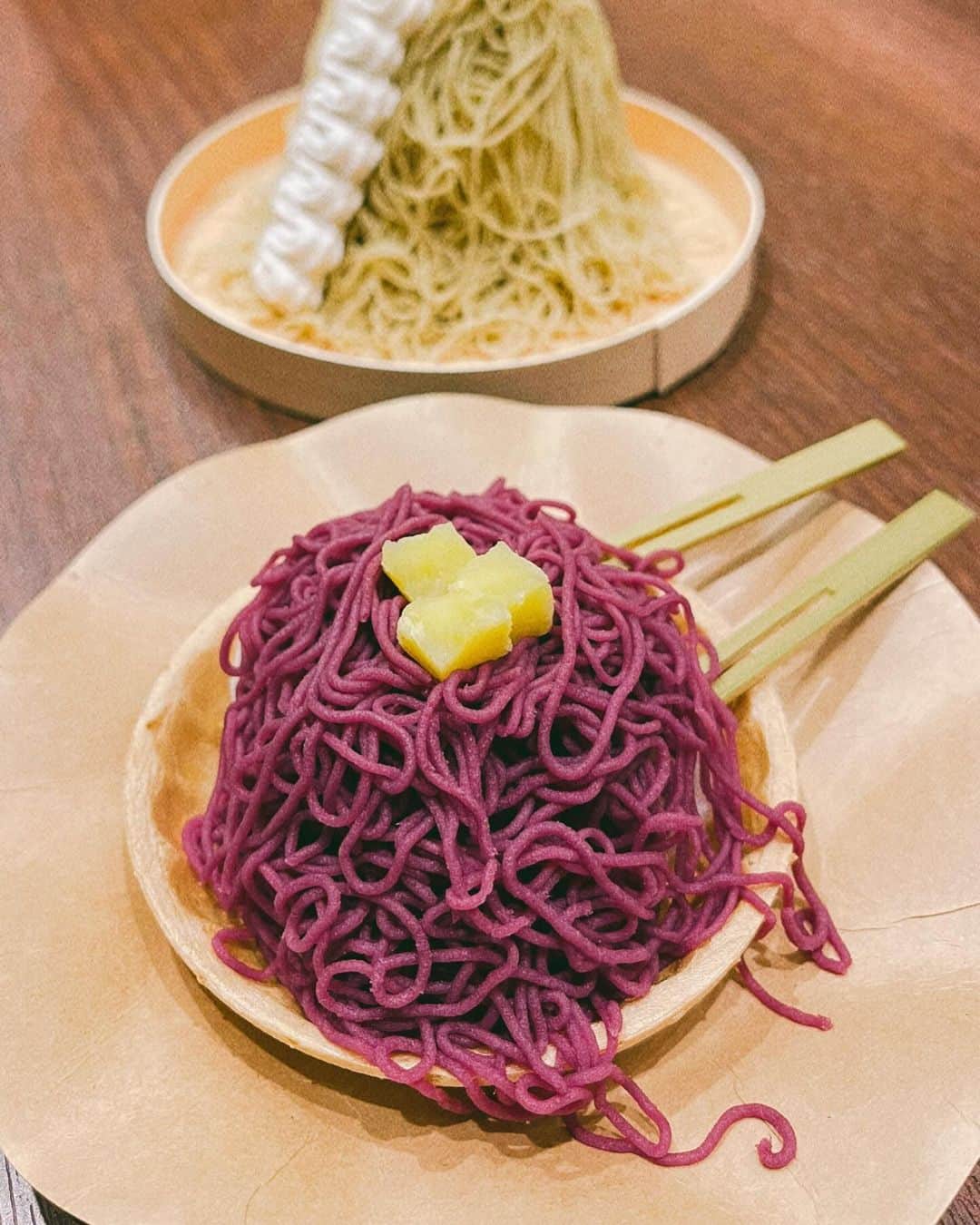 巴山萌菜さんのインスタグラム写真 - (巴山萌菜Instagram)「いつかの栗りんでモンブラン食べた時の🍠♡ 私は、栗も好きだけどさつまいもも好きで..モンブランとなるとさつまいもやかぼちゃを選んじゃう🤣  Q)みんなは芋栗かぼちゃどれがすき？🍠🌰🎃   #日本橋 #コレド室町 #コレド日本橋 #栗りん #モンブラン #モンブラン専門店 #五感で感じるモンブラン」12月8日 18時00分 - mona_tomoyama