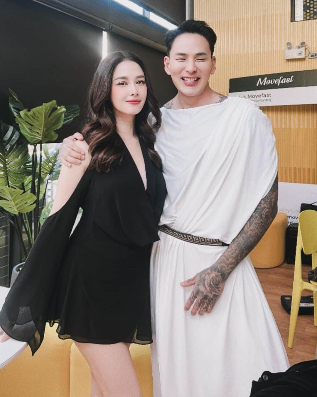 のインスタグラム：「รอดูเลอะ!! 😛 @tack_pharunyoo 🤭🫣🤫🥴」