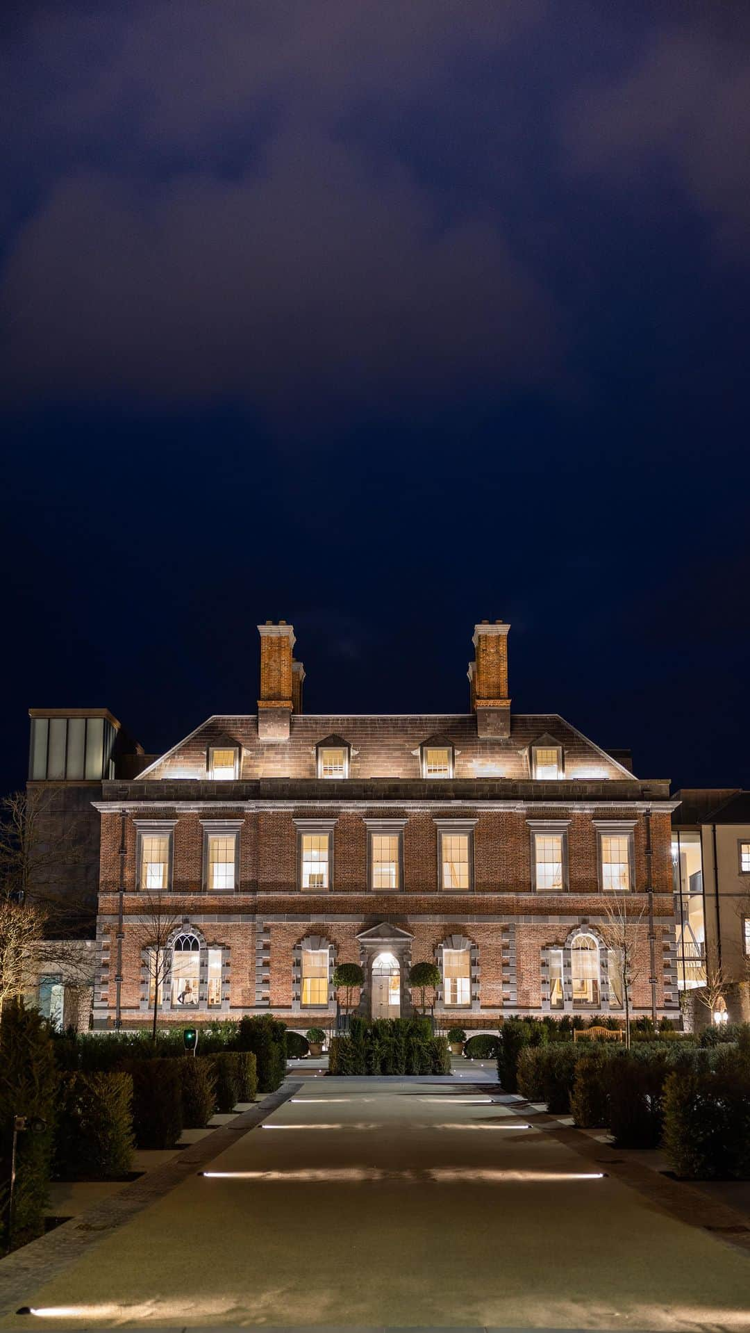 バンフォードのインスタグラム：「Relax in a Palladian manor in the heart of Ireland and enjoy Bamford experiences at the contemporary sanctuary of The Spa at @cashelpalace   We have teamed up to give away a one-night stay for two at the beautifully restored hotel in Co.Tipperary, as well as:    💫 Authentic Irish breakfast for two  💫A rejuvenating Bamford spa treatment for two, of your choice   To enter:   1. Like and save this post 2. Follow @bamford and @cashelpalace 3. Tag someone to join you in the comments (multiple entries permitted) 4. Share to your story for an added entry   Winner will be announced on the 9th December 2023. The winner will be contacted by @bamford only. Subject to availability. For full T&Cs head to bamford.com   #bamford #bamfordwellness #cashelpalace #ireland」