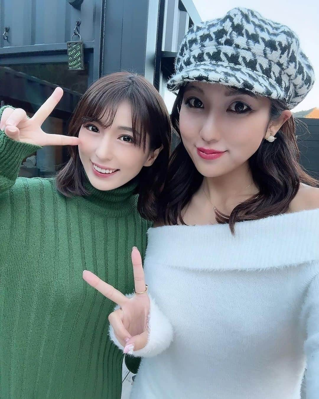 神谷麻美さんのインスタグラム写真 - (神谷麻美Instagram)「みんなで#グランピング 💖⛺️✨️ すごく楽しかったぁ🥰❤️✨️   #BBQ したり、 #サウナ 入ったり💖✨️  火起こしから始めて…🔥💖✨️ サウナ何時間入ったんだろ🥰🥰🥰🥰💖✨️  朝からサウナしたしね🥰🥰❤️‍🔥✨️  施設は綺麗で広いっ🥰💖✨️ 敷地内に川もあったり⛰💖✨️  ととのいすぎるし🪷💖✨️ 癒されたぁ💖🧚‍♂️💖✨️  続く☺️💕✨️  @goat_yamanashi  #goat  #ととのった 💕 #女子旅 #グランピング女子会」12月8日 16時05分 - asamice428