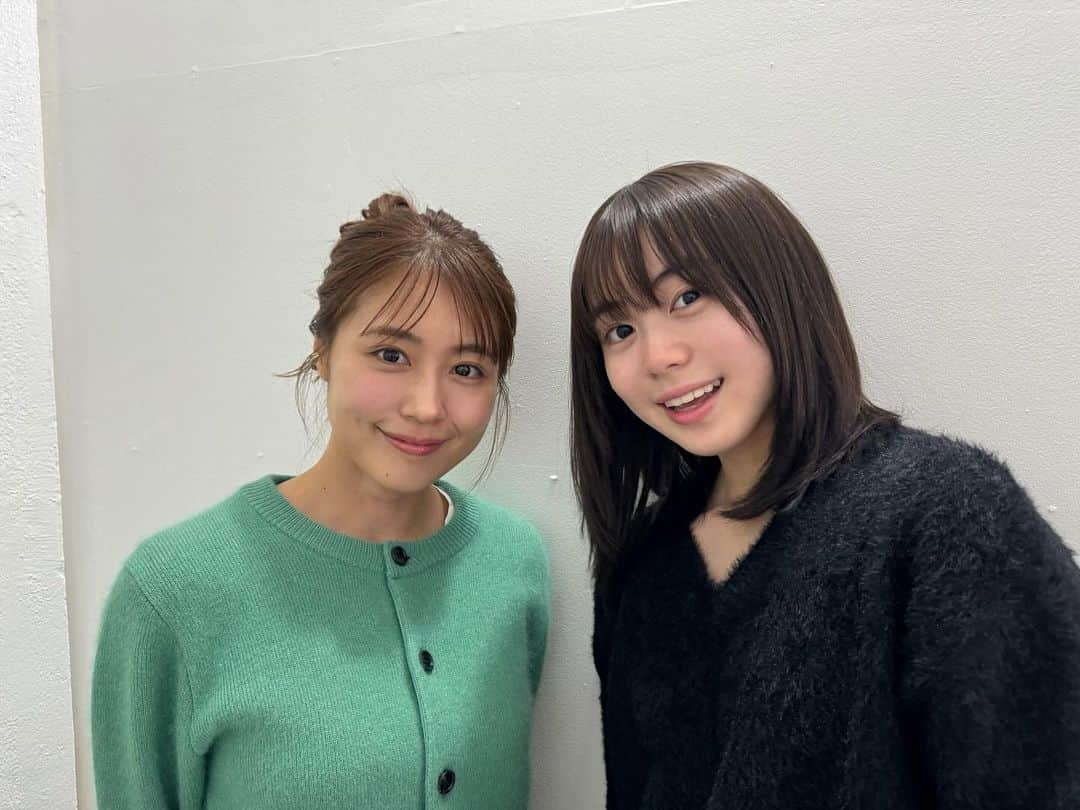 田畑志真さんのインスタグラム写真 - (田畑志真Instagram)「架純さんともTikTok撮って頂きました〜☺︎ 是非見てください👀  架純さんの写真集sou. が発売されるそうです！  もう12月もあっという間で後少しでクリスマス🎄 皆さんも風邪など体調にはお気を付けてください🍀  #先輩が一緒に撮ってくれたシリーズ  #有村架純 さん」12月8日 16時16分 - shiima1224