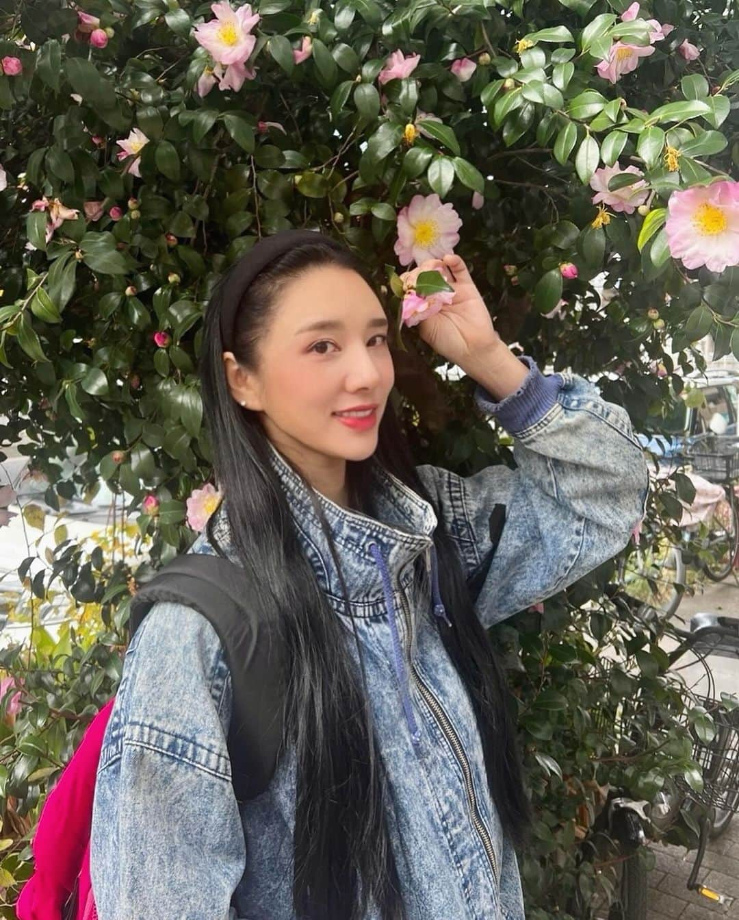 Areum Jungのインスタグラム：「4-5cup of Coffee everyday in Tokyo   도쿄에서 하루에 커피만 5잔씩은 마신듯. 언제나 뜨아. 확고한 취향🔥🔥🔥   작은 동네 맛집 까페들이 즐비한 도쿄에서도 언제나 막상 먹어보면 기대보다 별로인 곳도 있었다는.   다른 사람이 먹는 디저트 구경하는 것 짱 재미있어요 😃  #coffee #도쿄 #도쿄여행 #일본여행 #japan #커피」