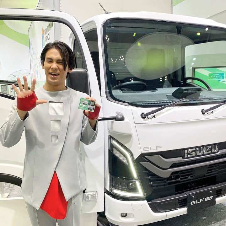 永尾麟ノ介さんのインスタグラム写真 - (永尾麟ノ介Instagram)「あれから一ヶ月経ちましたね  @isuzumotors_official  @udtrucksjp   #isuzu_ud_jms #jms2023 #isuzu #udtrucks #ポートレート #写真好き #バク転 #アクロバット #トリッキング #パルクール #ブレイクダンス #男子新体操 #筋トレ #俳優 #永尾麟ノ介 #りんちゃん #新体操 #ワークアウト #ヨガ #ダイエット #acrobat #tricking #parkour #breakdance #ninja #actor #yoga #followme」12月8日 16時43分 - rinnosuke_nagao