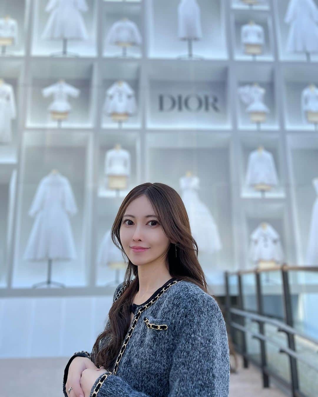 清水愛美のインスタグラム：「麻布台ヒルズ🤍 平日でも人がたくさん🤗💞 レストランも予約しないと入れないとは🥹  #麻布台ヒルズ #東京　#japan」