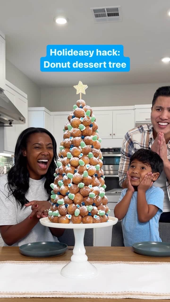 Wal-Mart Stores, Incのインスタグラム：「Donut miss this opportunity to add holiday magic to your dessert table! 🍩🌲 #Holideasy #HolidayHacks #HolidayDesserts」