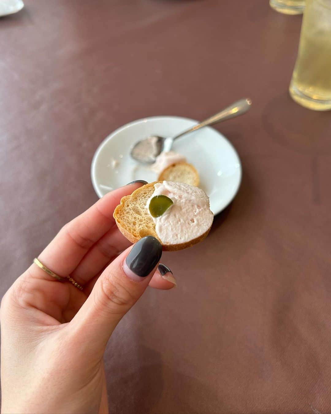 木下桜さんのインスタグラム写真 - (木下桜Instagram)「. 今年も一年お疲れさま会で キレイめコーデっ🩶 #yo__style   カジュアルコーデにも、 おめかしコーデでも使える シャギーニットは、秋冬のマストアイテム🫱🏻‍🫲🏼🍂  サーモンのパンに塗るの…(名前分からん) 美味しすぎておかわりしたいくらいやった、、🐟♡ 美味しいご飯いっぱい食べて しあわせ〜😮‍💨🤍🤍  @bonjoursagan   #bonjoursagan #bs_style #ボンサガ」12月8日 16時58分 - yo_kinoshita